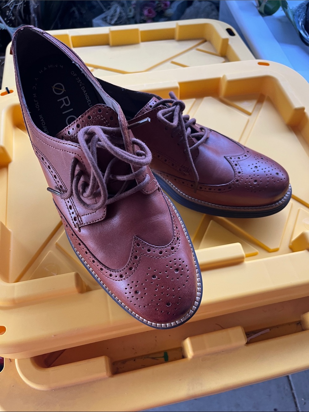 COLE  HAAN Brown Leather Wingtip Derby Oxfords